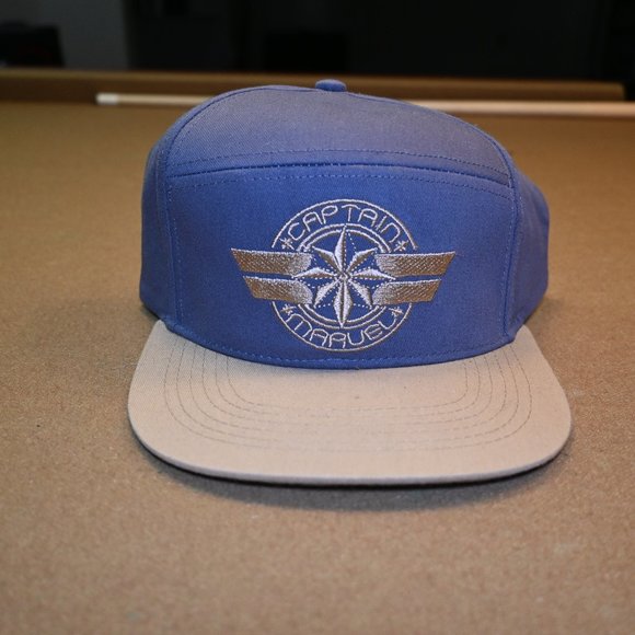 CAPTAIN MARVEL SNAPBACK - Picture 1 of 2